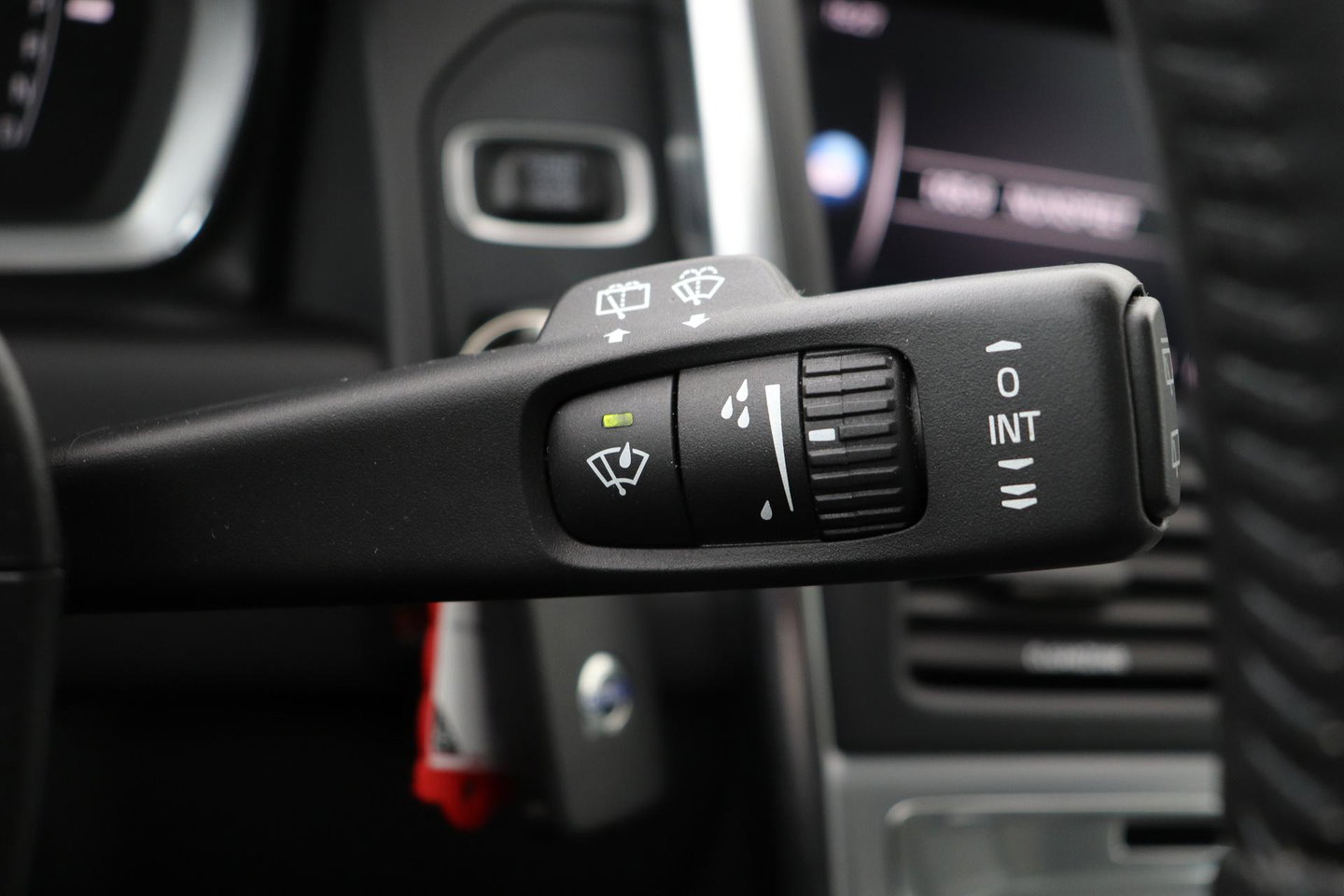 Volvo XC60 2.4 D4 Summum | 5-cilinder | Panoramadak | Trekhaak | Camera | Navigatie | Stoelverwarming | Verwarmde voorruit