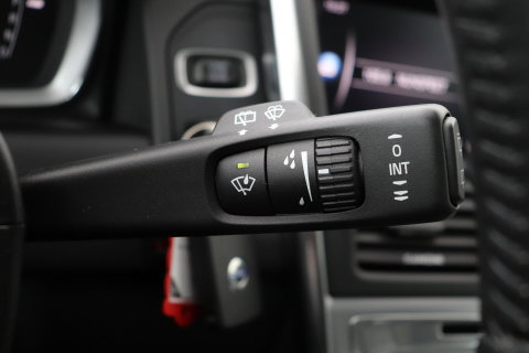 Volvo XC60 2.4 D4 Summum | 5-cilinder | Panoramadak | Trekhaak | Camera | Navigatie | Stoelverwarming | Verwarmde voorruit