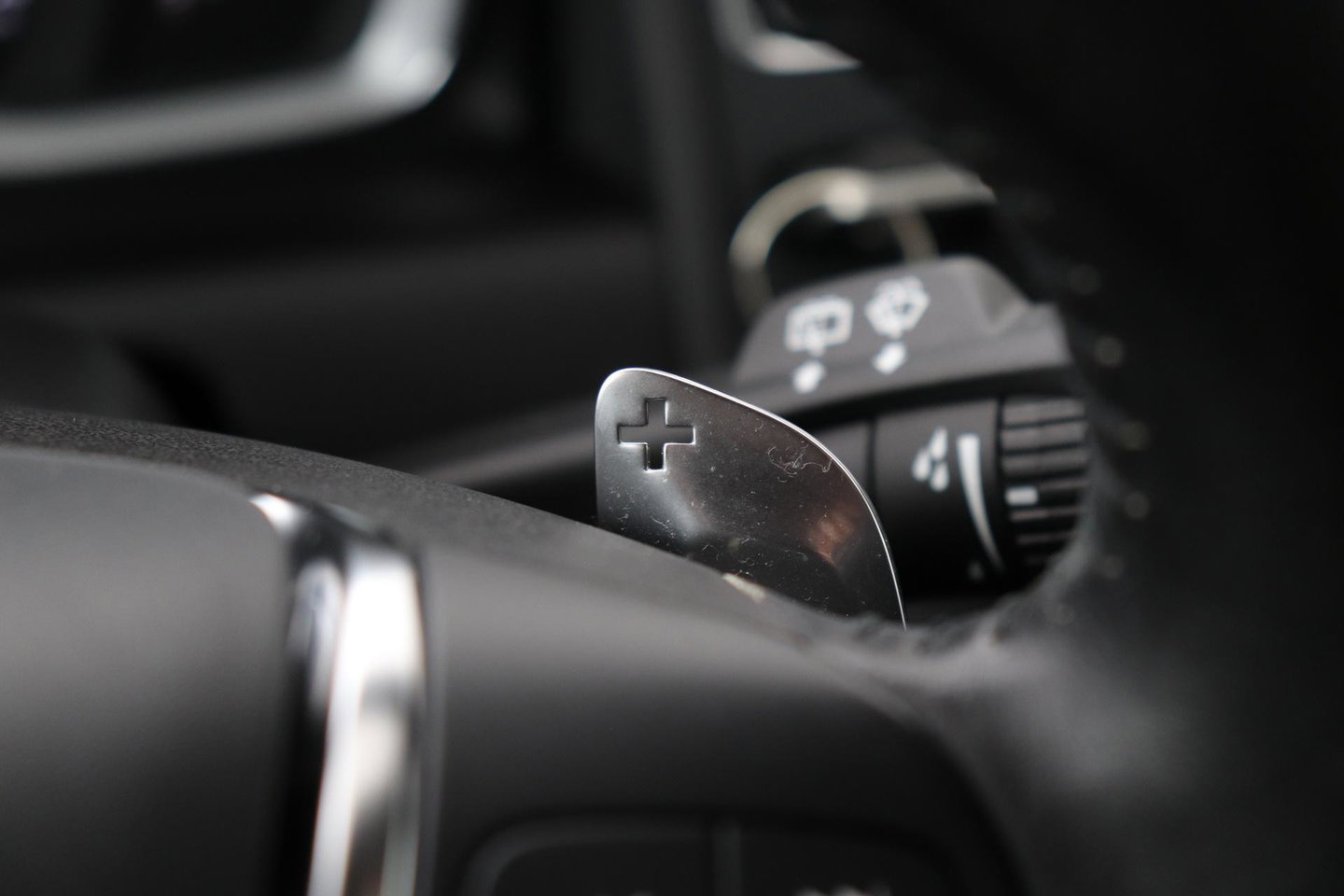 Volvo XC60 2.4 D4 Summum | 5-cilinder | Panoramadak | Trekhaak | Camera | Navigatie | Stoelverwarming | Verwarmde voorruit