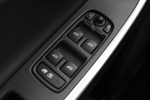 Volvo XC60 2.4 D4 Summum | 5-cilinder | Panoramadak | Trekhaak | Camera | Navigatie | Stoelverwarming | Verwarmde voorruit