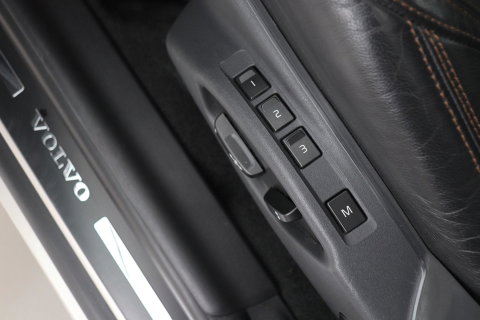 Volvo XC60 2.4 D4 Summum | 5-cilinder | Panoramadak | Trekhaak | Camera | Navigatie | Stoelverwarming | Verwarmde voorruit
