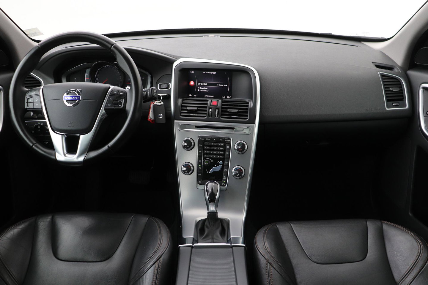 Volvo XC60 2.4 D4 Summum | 5-cilinder | Panoramadak | Trekhaak | Camera | Navigatie | Stoelverwarming | Verwarmde voorruit
