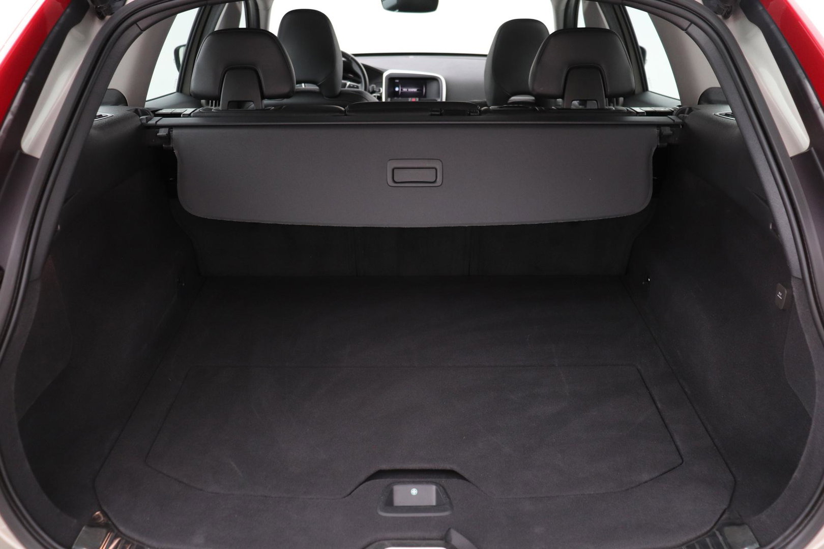 Volvo XC60 2.4 D4 Summum | 5-cilinder | Panoramadak | Trekhaak | Camera | Navigatie | Stoelverwarming | Verwarmde voorruit