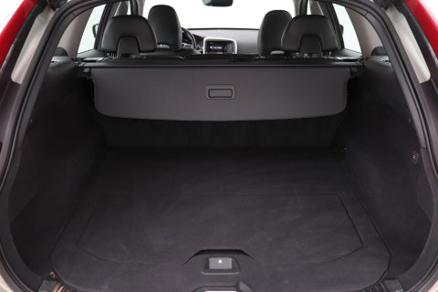 Volvo XC60 2.4 D4 Summum | 5-cilinder | Panoramadak | Trekhaak | Camera | Navigatie | Stoelverwarming | Verwarmde voorruit