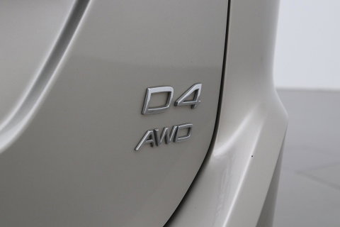 Volvo XC60 2.4 D4 Summum | 5-cilinder | Panoramadak | Trekhaak | Camera | Navigatie | Stoelverwarming | Verwarmde voorruit