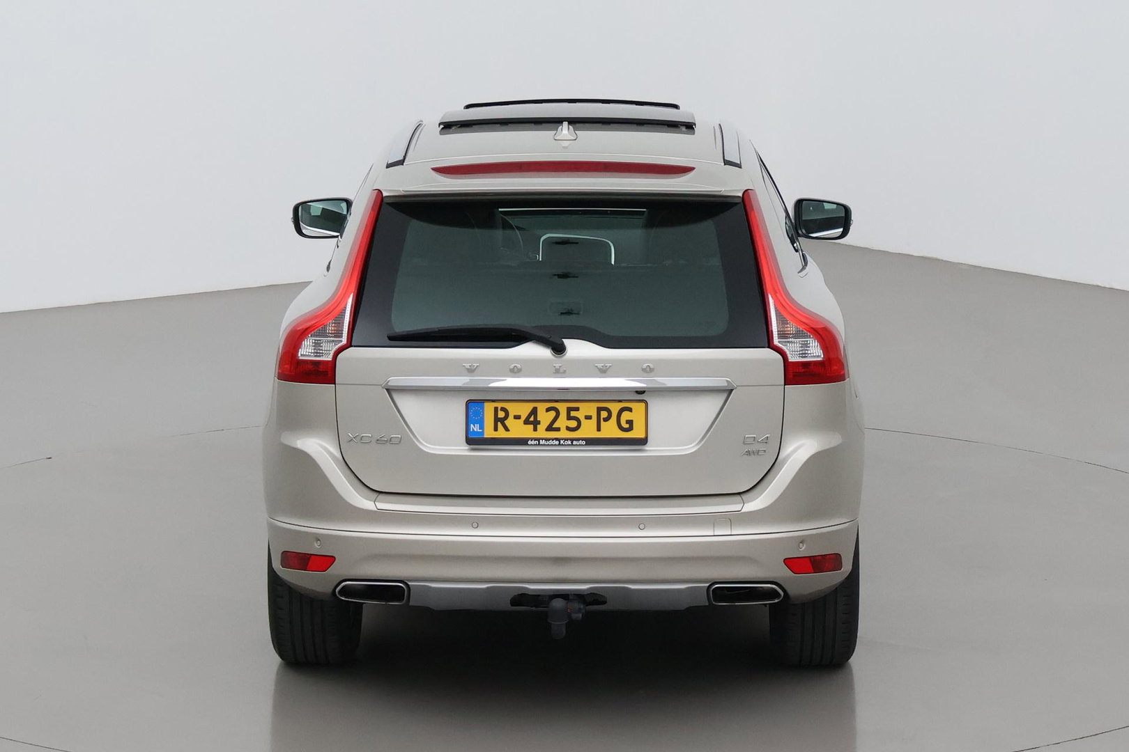 Volvo XC60 2.4 D4 Summum | 5-cilinder | Panoramadak | Trekhaak | Camera | Navigatie | Stoelverwarming | Verwarmde voorruit