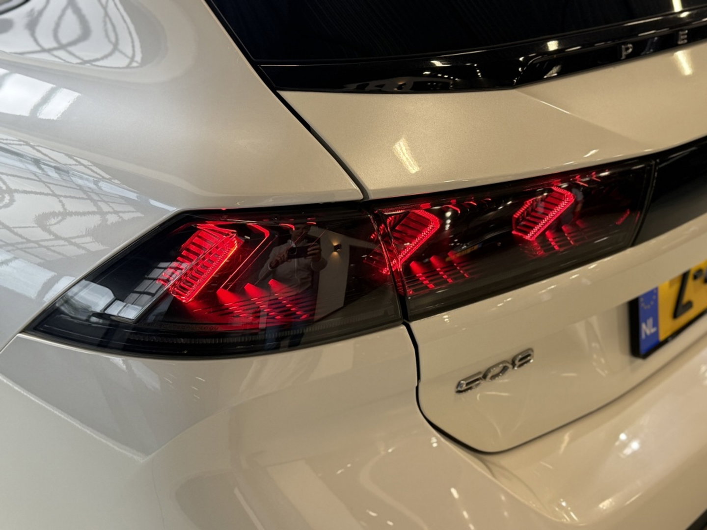Peugeot 508 SW 1.6 Hybrid 225PK / GT Line / pano / nachtzicht / Falcon / massage / BTW