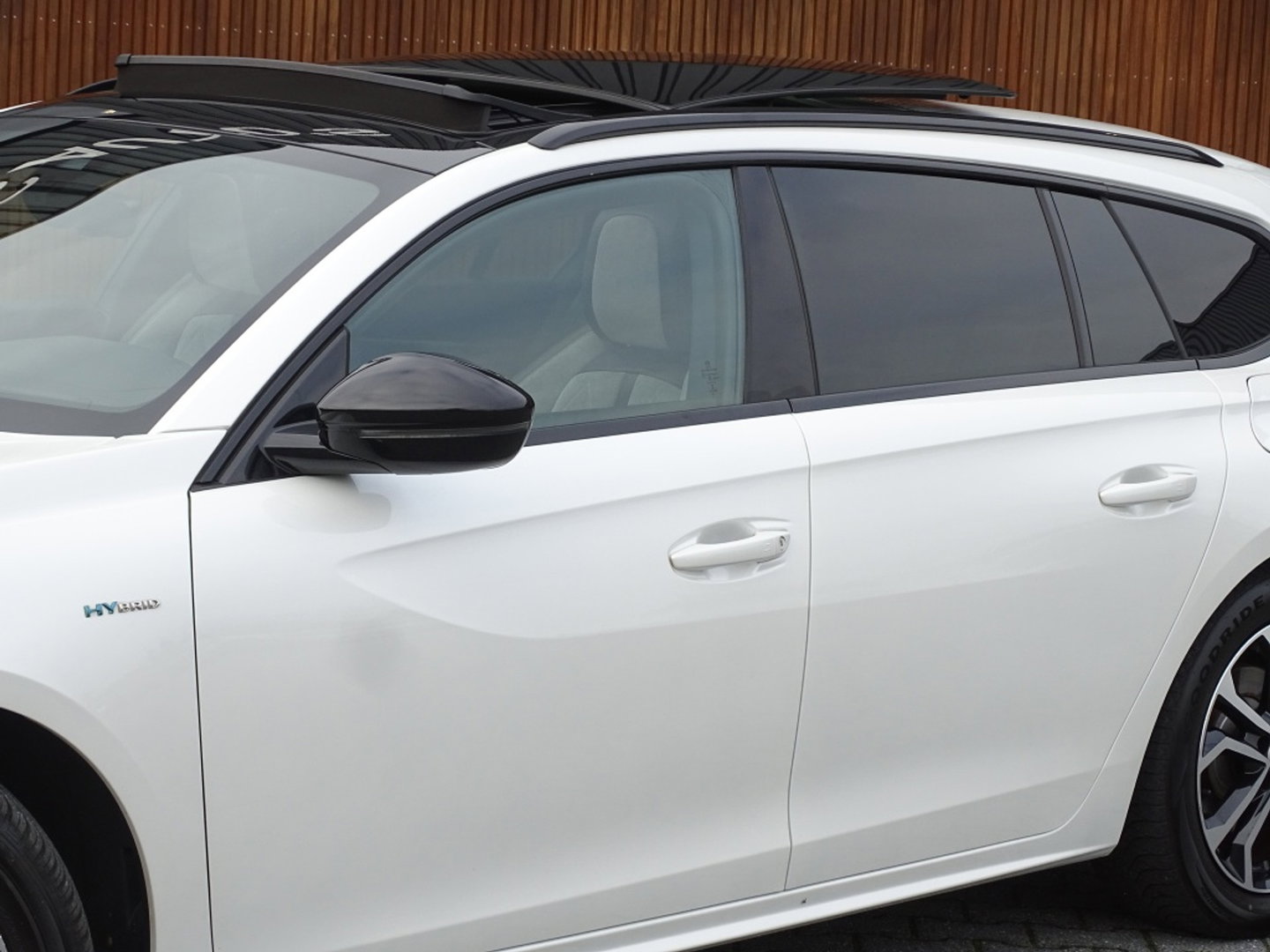 Peugeot 508 SW 1.6 Hybrid 225PK / GT Line / pano / nachtzicht / Falcon / massage / BTW