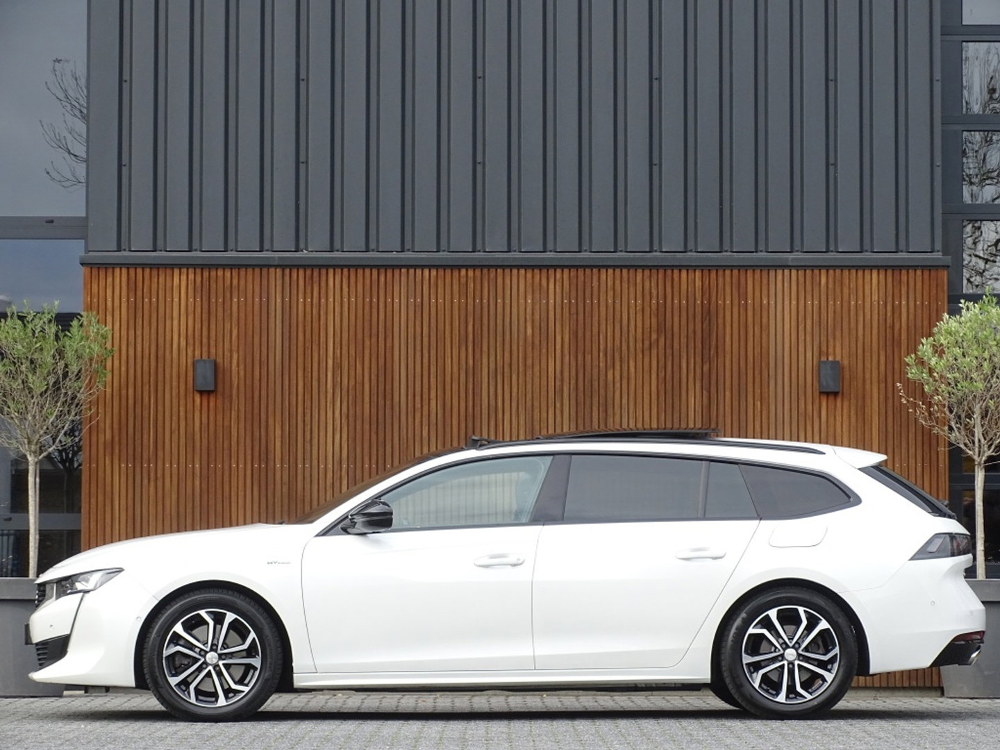 Peugeot 508 SW 1.6 Hybrid 225PK / GT Line / pano / nachtzicht / Falcon / massage / BTW