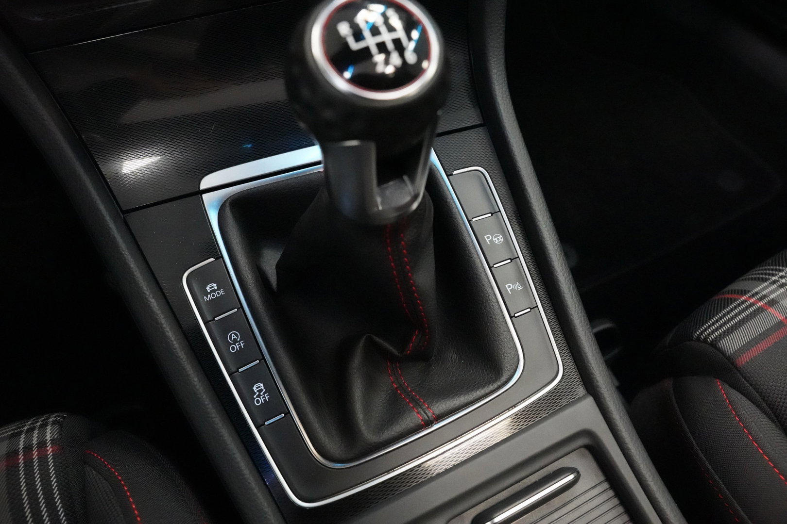 Volkswagen Golf 2.0 TSI GTI Performance 230PK | PERFORMANCE | PANO | DCC | DISCOVER PRO | PARK ASSIST | STOELVERWARMING
