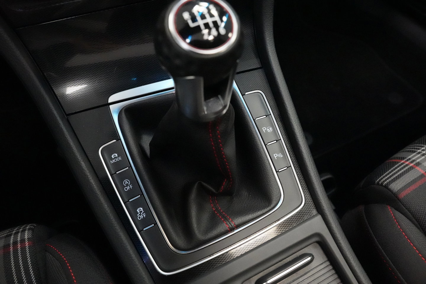 Volkswagen Golf 2.0 TSI GTI Performance 230PK | PERFORMANCE | PANO | DCC | DISCOVER PRO | PARK ASSIST | STOELVERWARMING