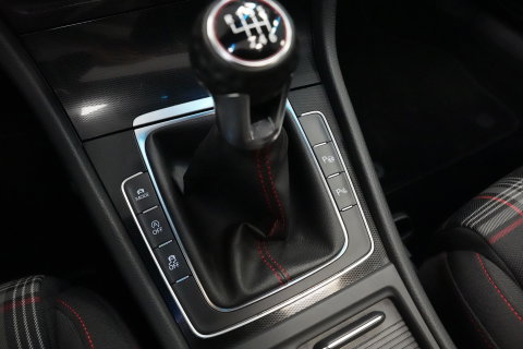 Volkswagen Golf 2.0 TSI GTI Performance 230PK | PERFORMANCE | PANO | DCC | DISCOVER PRO | PARK ASSIST | STOELVERWARMING