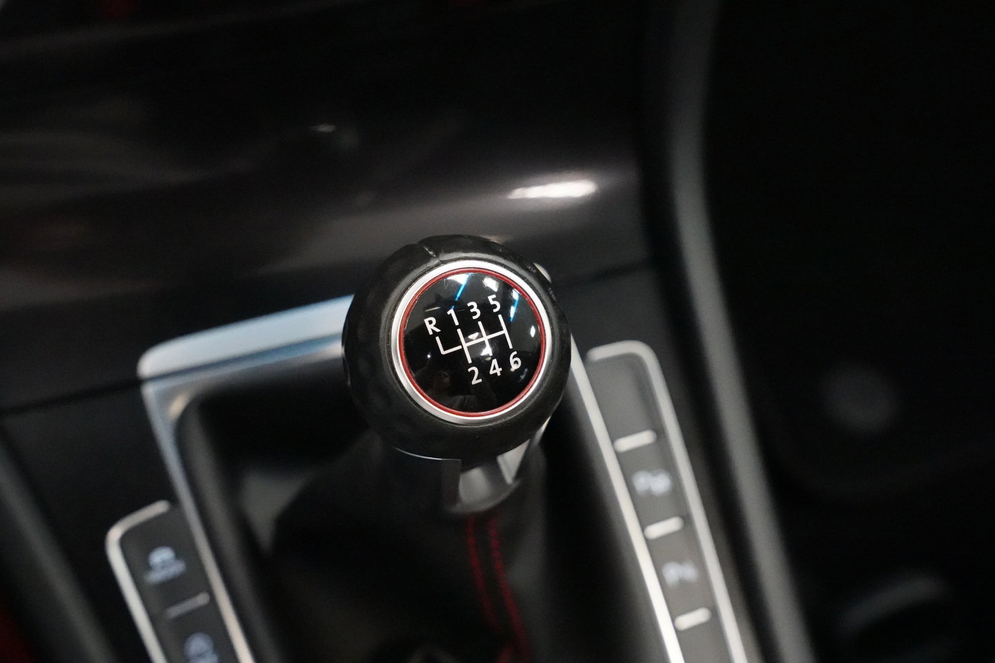 Volkswagen Golf 2.0 TSI GTI Performance 230PK | PERFORMANCE | PANO | DCC | DISCOVER PRO | PARK ASSIST | STOELVERWARMING