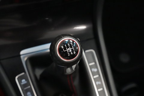 Volkswagen Golf 2.0 TSI GTI Performance 230PK | PERFORMANCE | PANO | DCC | DISCOVER PRO | PARK ASSIST | STOELVERWARMING