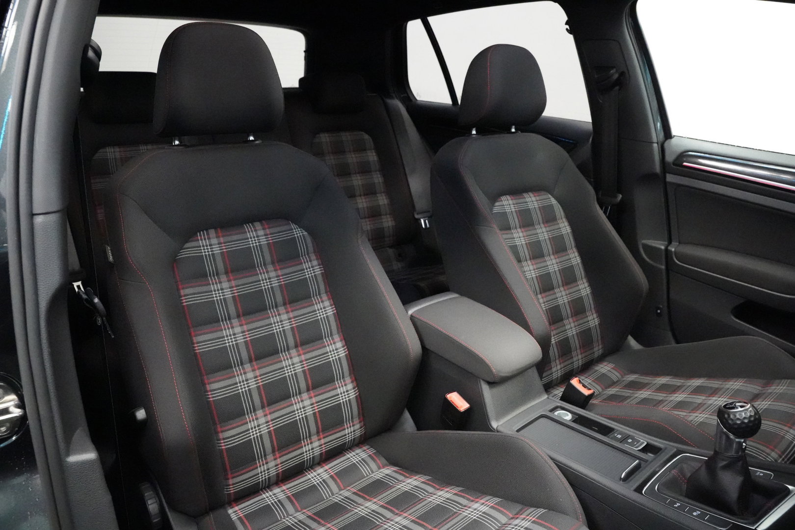 Volkswagen Golf 2.0 TSI GTI Performance 230PK | PERFORMANCE | PANO | DCC | DISCOVER PRO | PARK ASSIST | STOELVERWARMING