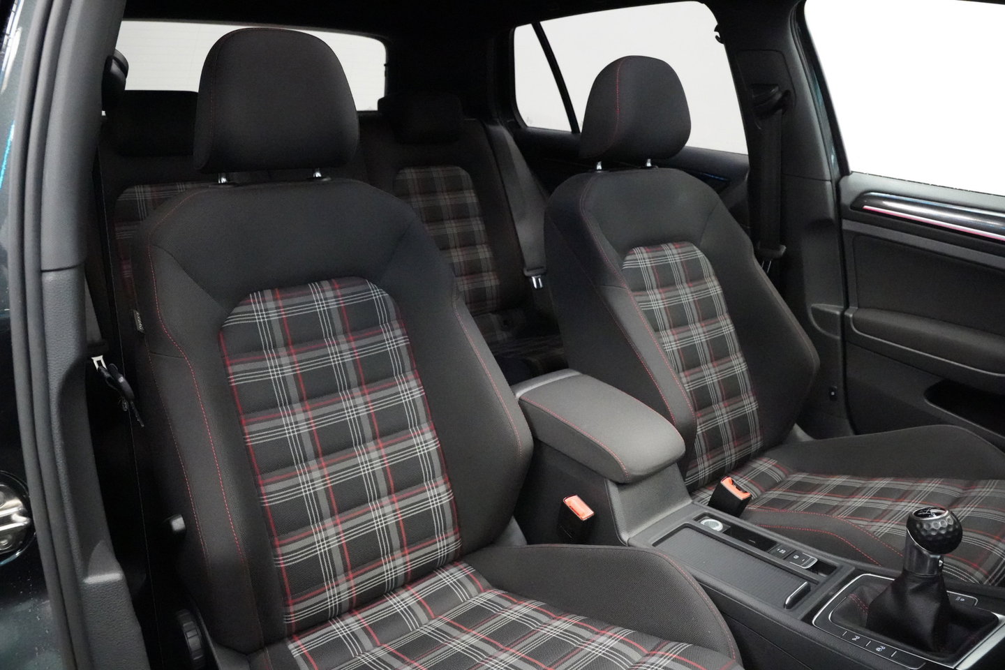 Volkswagen Golf 2.0 TSI GTI Performance 230PK | PERFORMANCE | PANO | DCC | DISCOVER PRO | PARK ASSIST | STOELVERWARMING