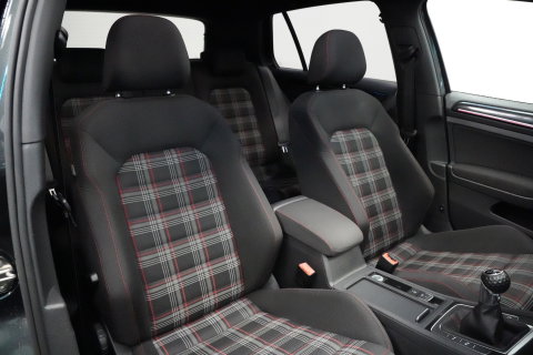Volkswagen Golf 2.0 TSI GTI Performance 230PK | PERFORMANCE | PANO | DCC | DISCOVER PRO | PARK ASSIST | STOELVERWARMING