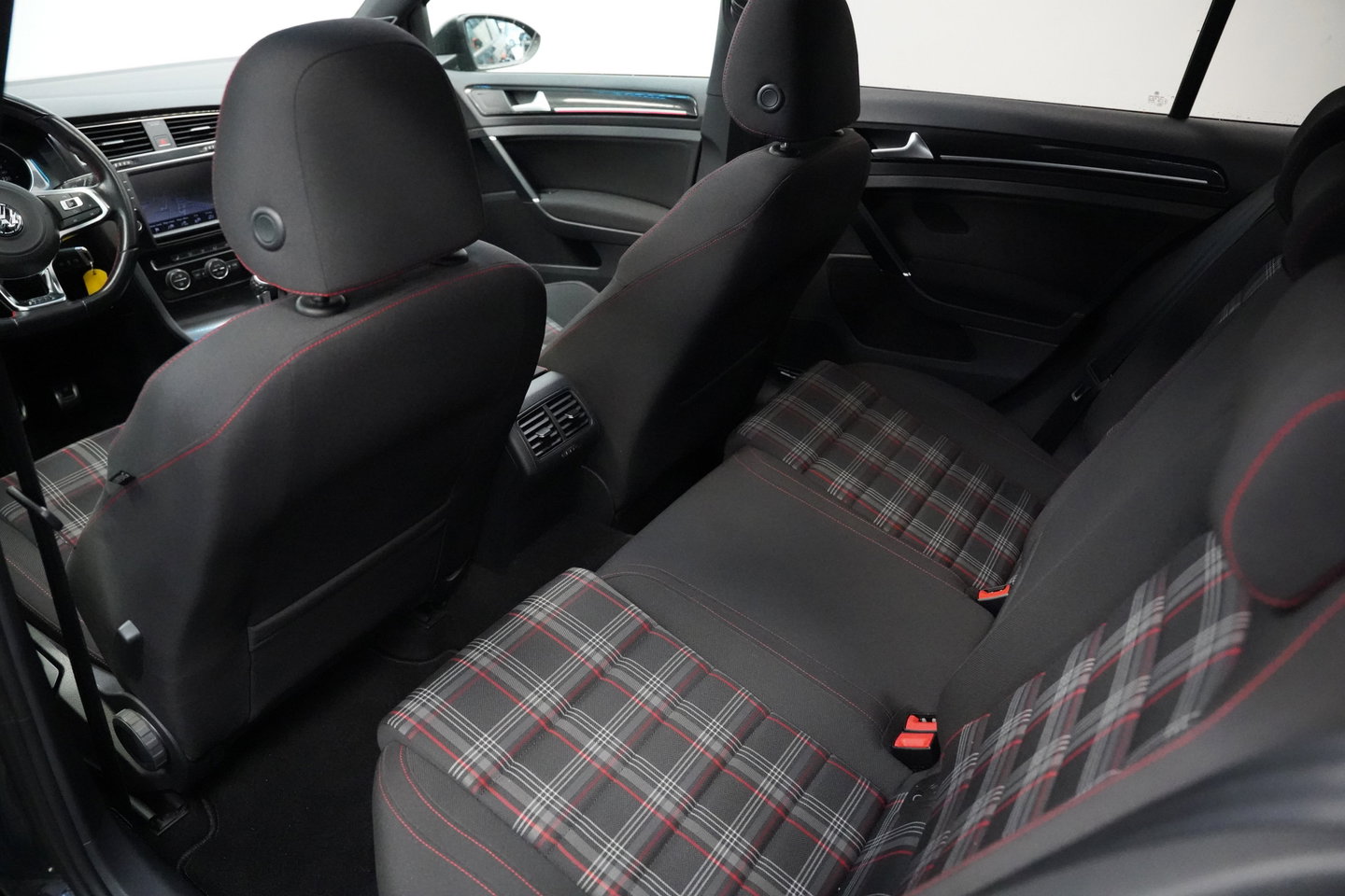 Volkswagen Golf 2.0 TSI GTI Performance 230PK | PERFORMANCE | PANO | DCC | DISCOVER PRO | PARK ASSIST | STOELVERWARMING
