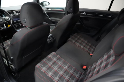 Volkswagen Golf 2.0 TSI GTI Performance 230PK | PERFORMANCE | PANO | DCC | DISCOVER PRO | PARK ASSIST | STOELVERWARMING
