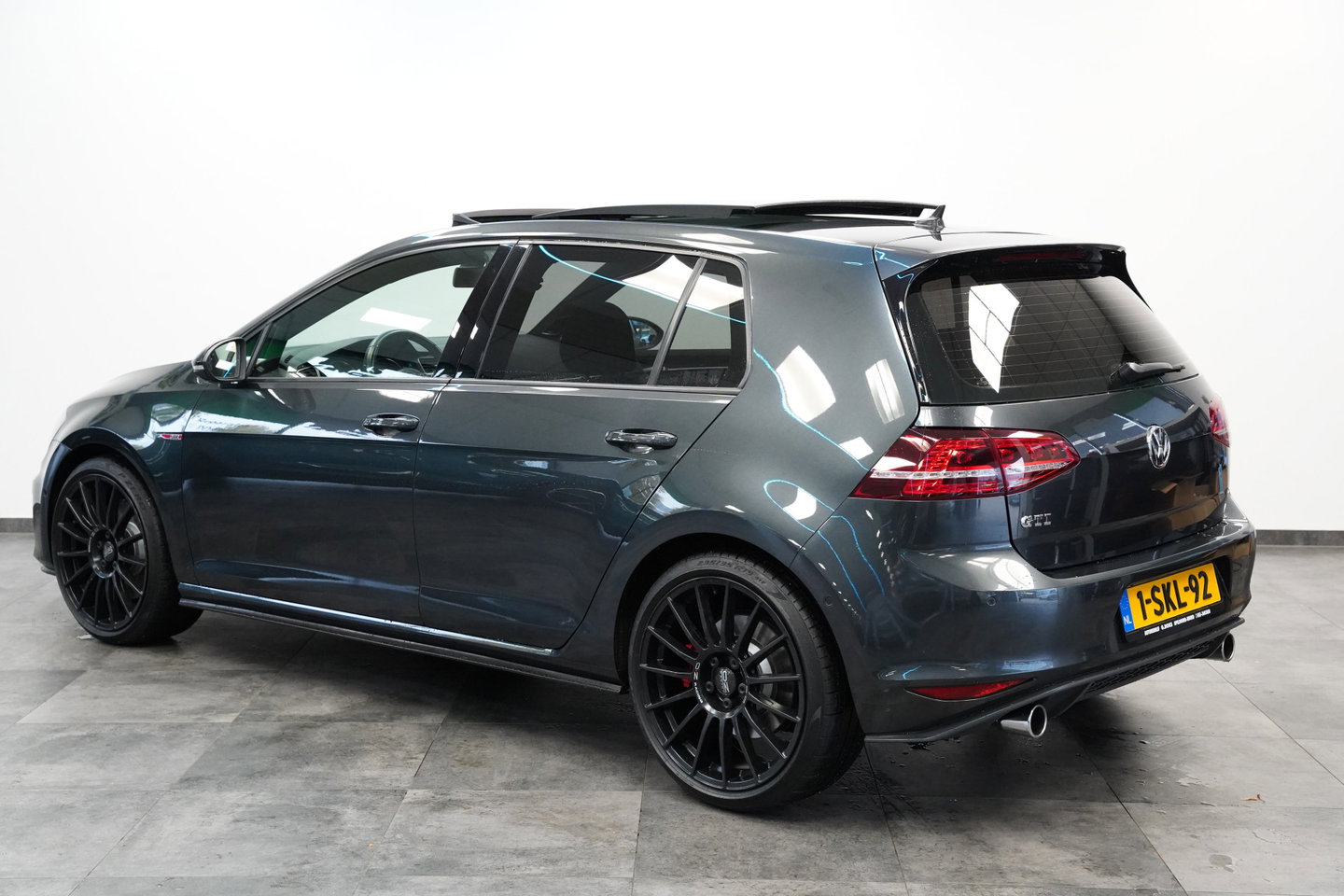 Volkswagen Golf 2.0 TSI GTI Performance 230PK | PERFORMANCE | PANO | DCC | DISCOVER PRO | PARK ASSIST | STOELVERWARMING