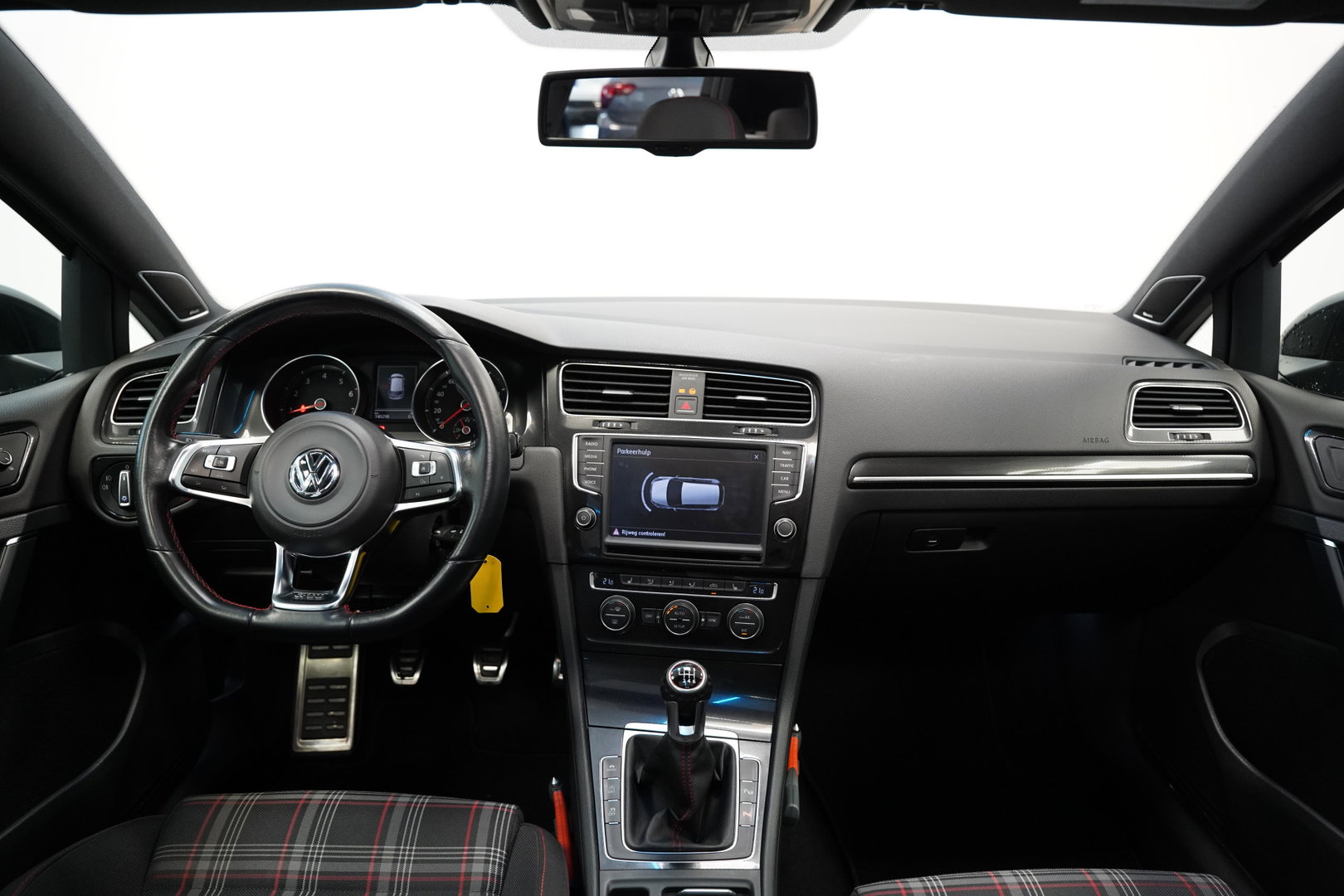 Volkswagen Golf 2.0 TSI GTI Performance 230PK | PERFORMANCE | PANO | DCC | DISCOVER PRO | PARK ASSIST | STOELVERWARMING