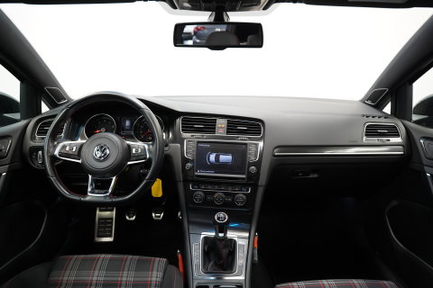 Volkswagen Golf 2.0 TSI GTI Performance 230PK | PERFORMANCE | PANO | DCC | DISCOVER PRO | PARK ASSIST | STOELVERWARMING
