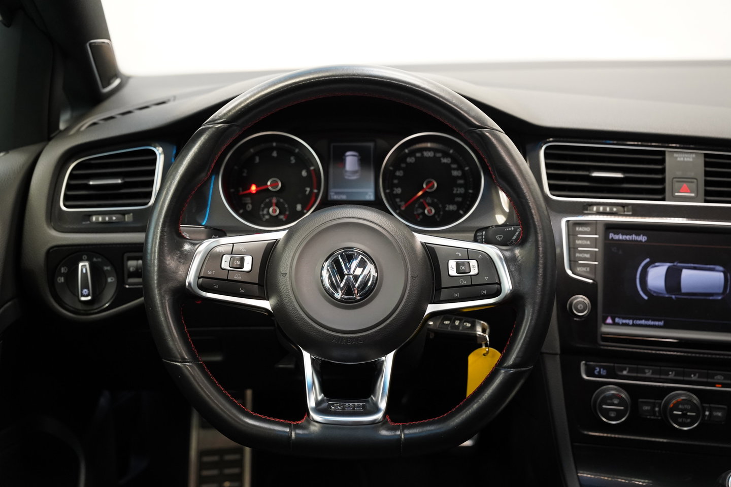 Volkswagen Golf 2.0 TSI GTI Performance 230PK | PERFORMANCE | PANO | DCC | DISCOVER PRO | PARK ASSIST | STOELVERWARMING