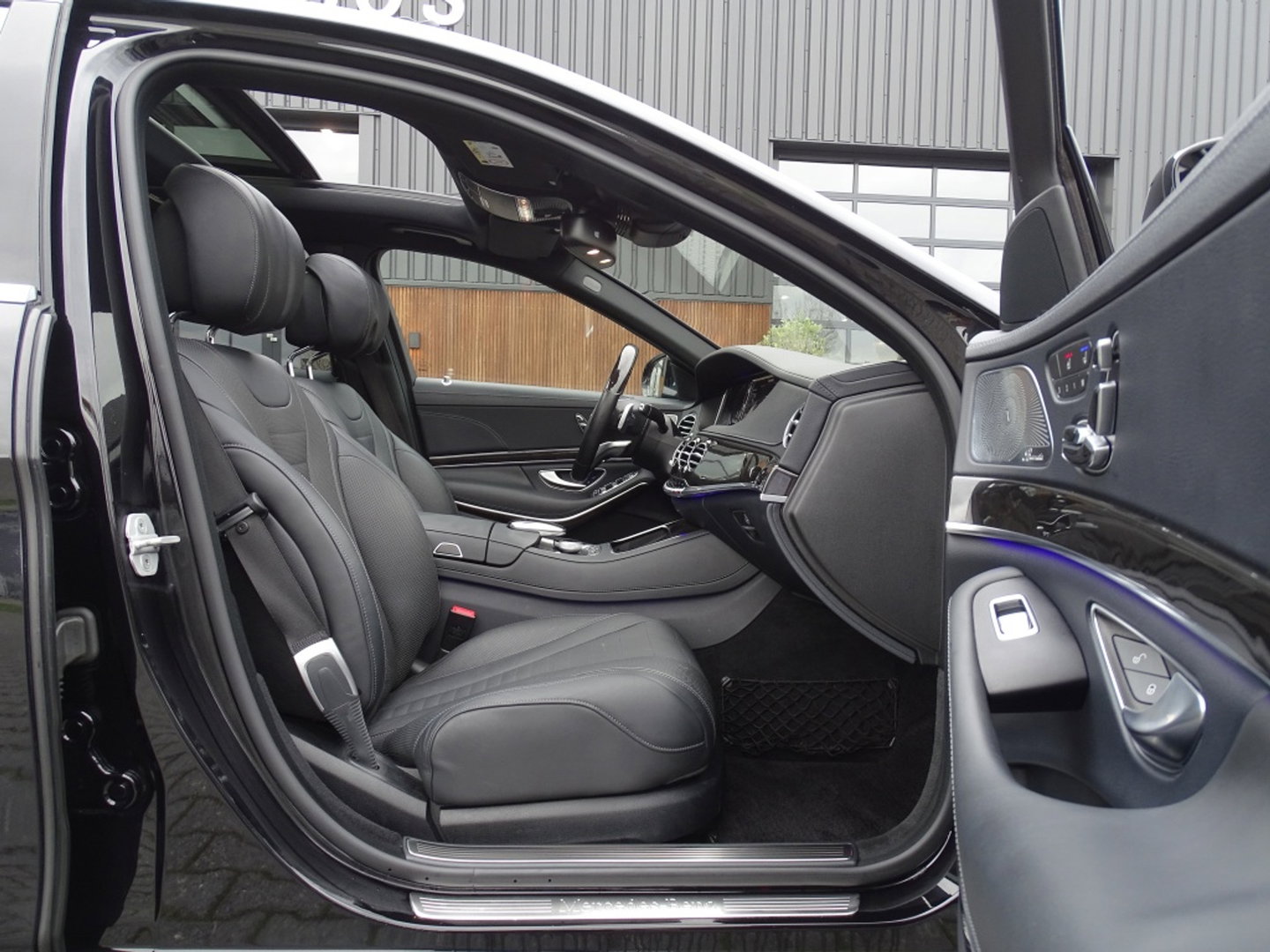 Mercedes-Benz S-Klasse S400 V6 333PK Hybrid / AMG / LED / 360°
