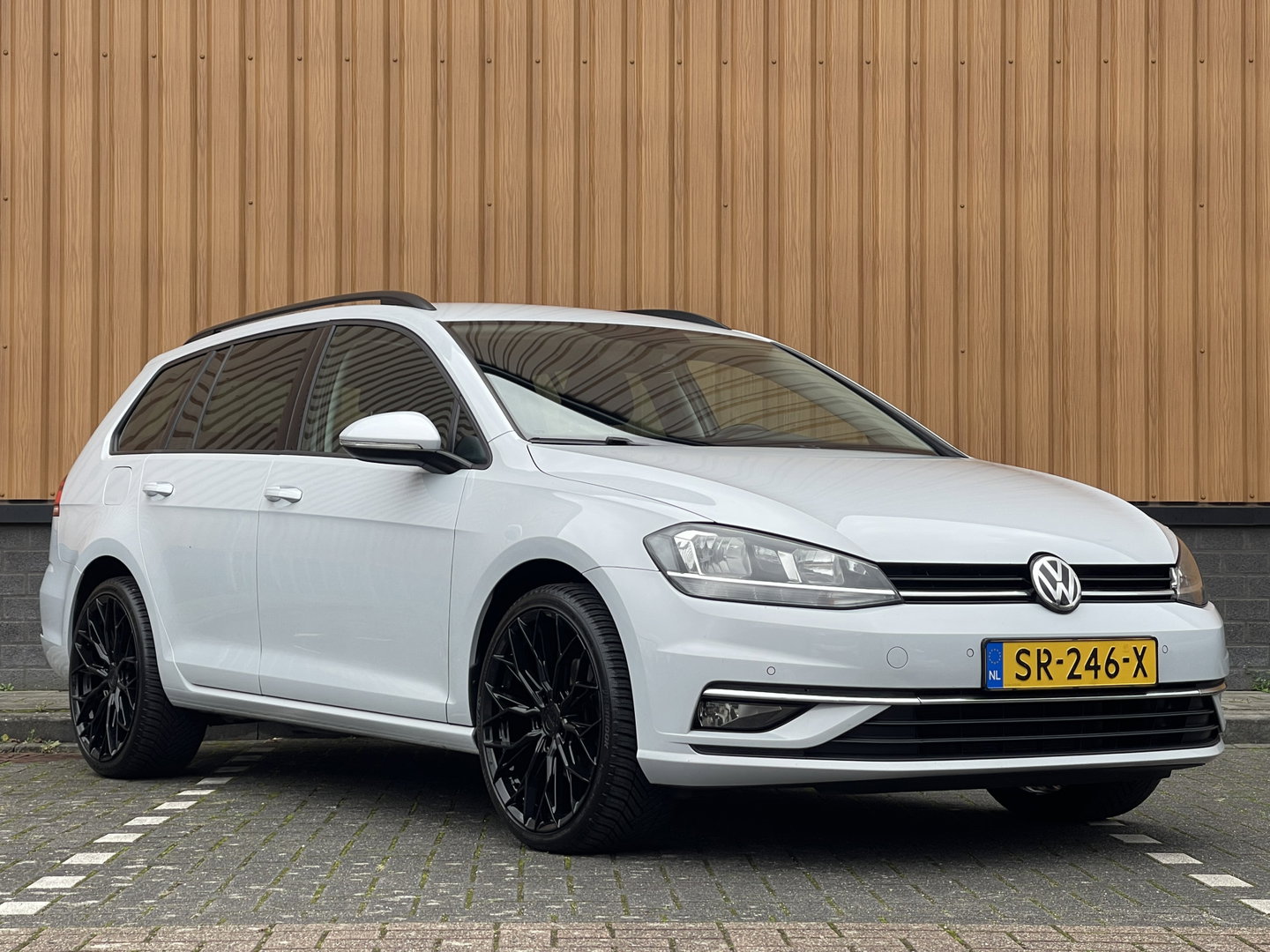 Volkswagen Golf Variant 1.0 TSI Comfortline | Afneembare Trekhaak | Adaptieve Cruise Control |Parkeersensoren | Apple Carplay/Android Auto | DAB |