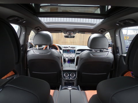 Bentley Bentayga 4.0 V8 550PK / Naim / 4-pers VIP / massage / black ed. / 360°