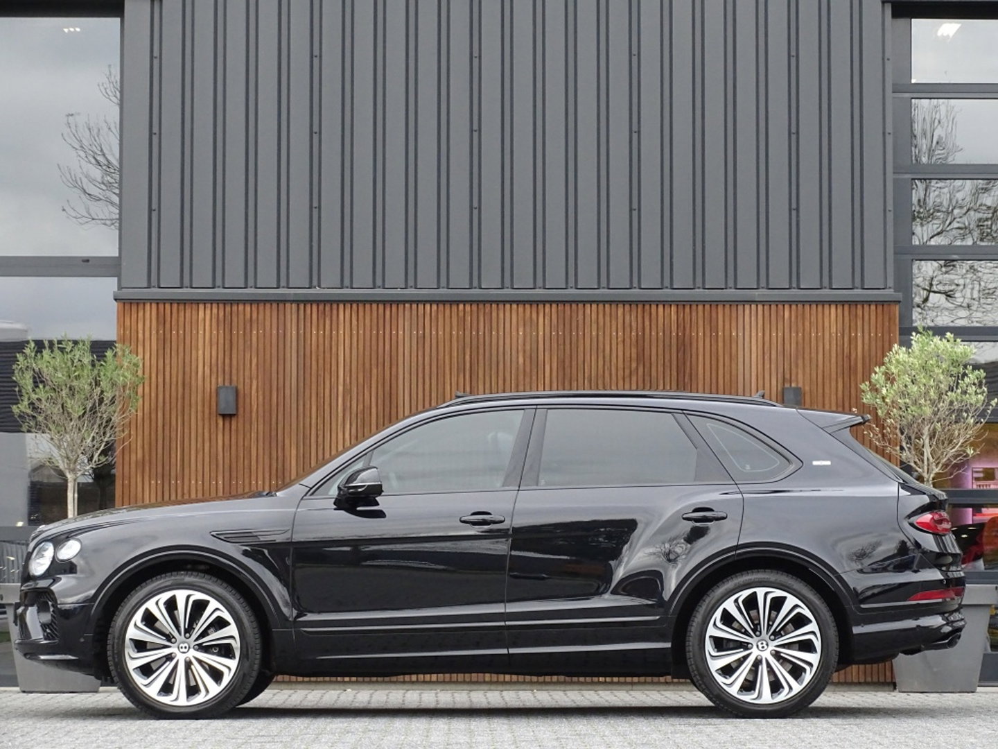 Bentley Bentayga 4.0 V8 550PK / Naim / 4-pers VIP / massage / black ed. / 360°