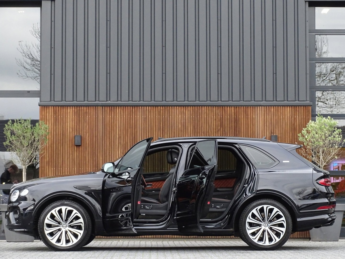 Bentley Bentayga 4.0 V8 550PK / Naim / 4-pers VIP / massage / black ed. / 360°