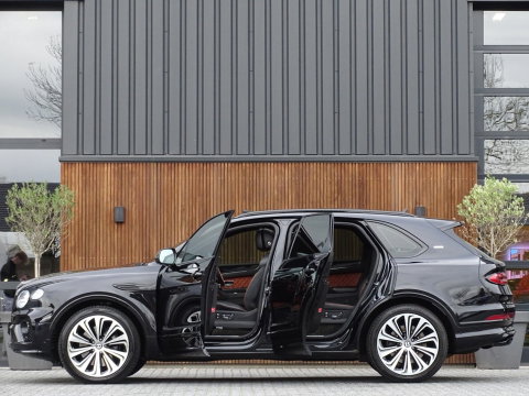 Bentley Bentayga 4.0 V8 550PK / Naim / 4-pers VIP / massage / black ed. / 360°