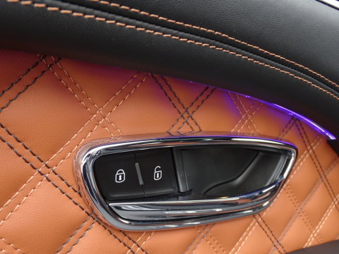 Bentley Bentayga 4.0 V8 550PK / Naim / 4-pers VIP / massage / black ed. / 360°