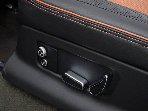 Bentley Bentayga 4.0 V8 550PK / Naim / 4-pers VIP / massage / black ed. / 360°