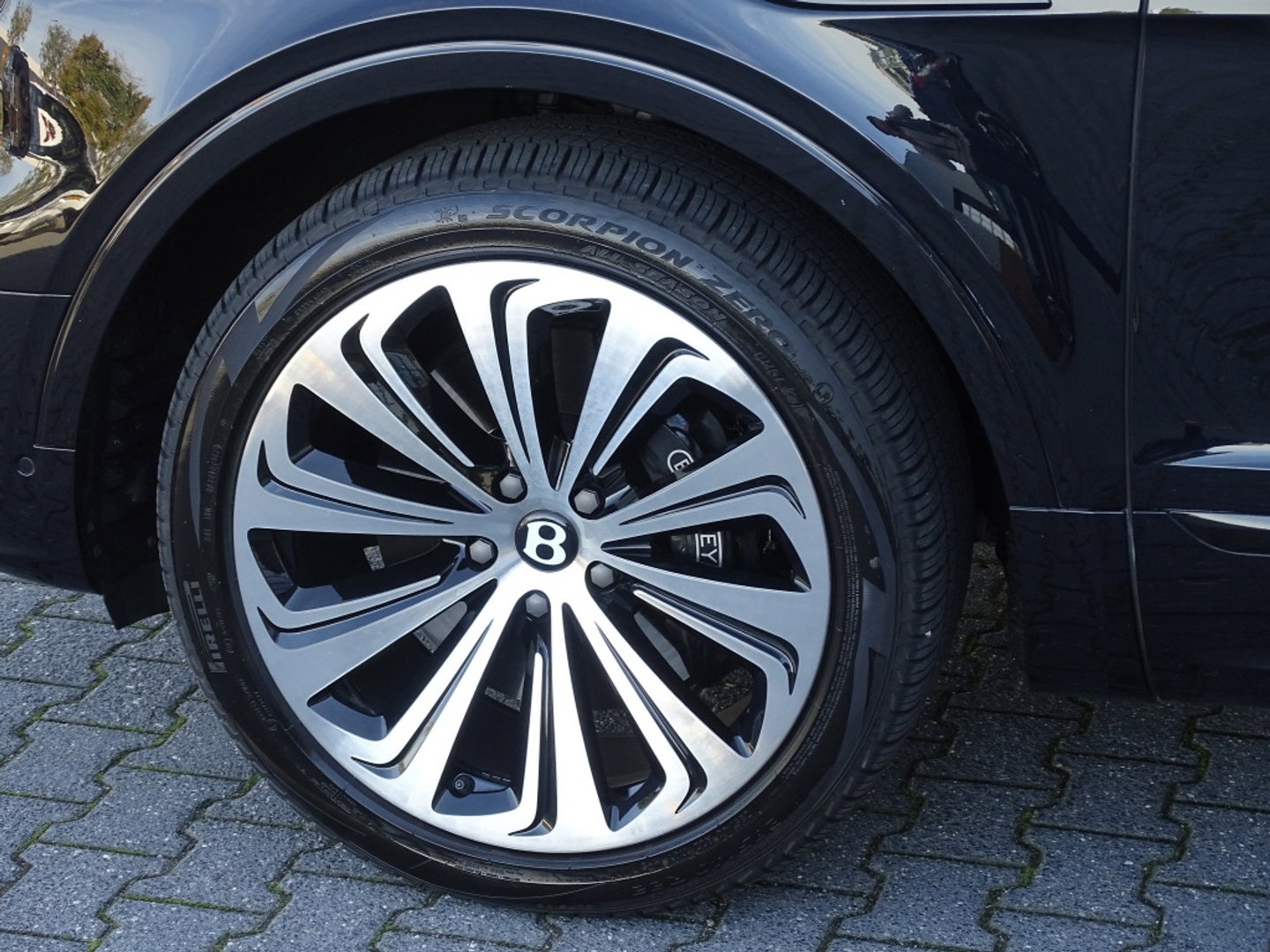 Bentley Bentayga 4.0 V8 550PK / Naim / 4-pers VIP / massage / black ed. / 360°