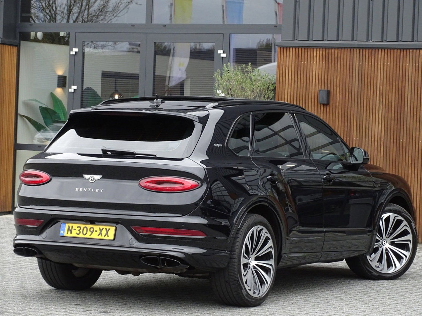 Bentley Bentayga 4.0 V8 550PK / Naim / 4-pers VIP / massage / black ed. / 360°