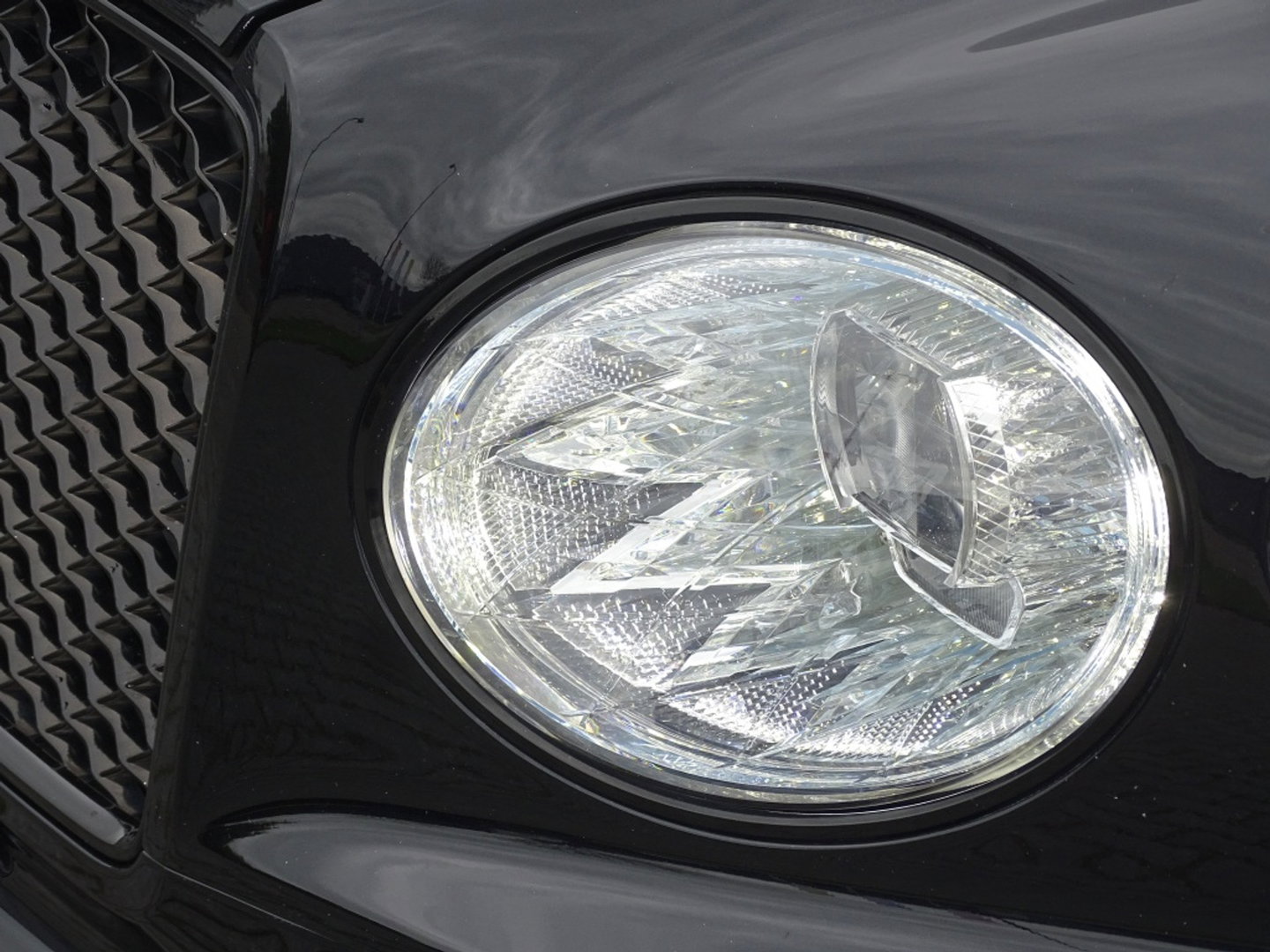 Bentley Bentayga 4.0 V8 550PK / Naim / 4-pers VIP / massage / black ed. / 360°