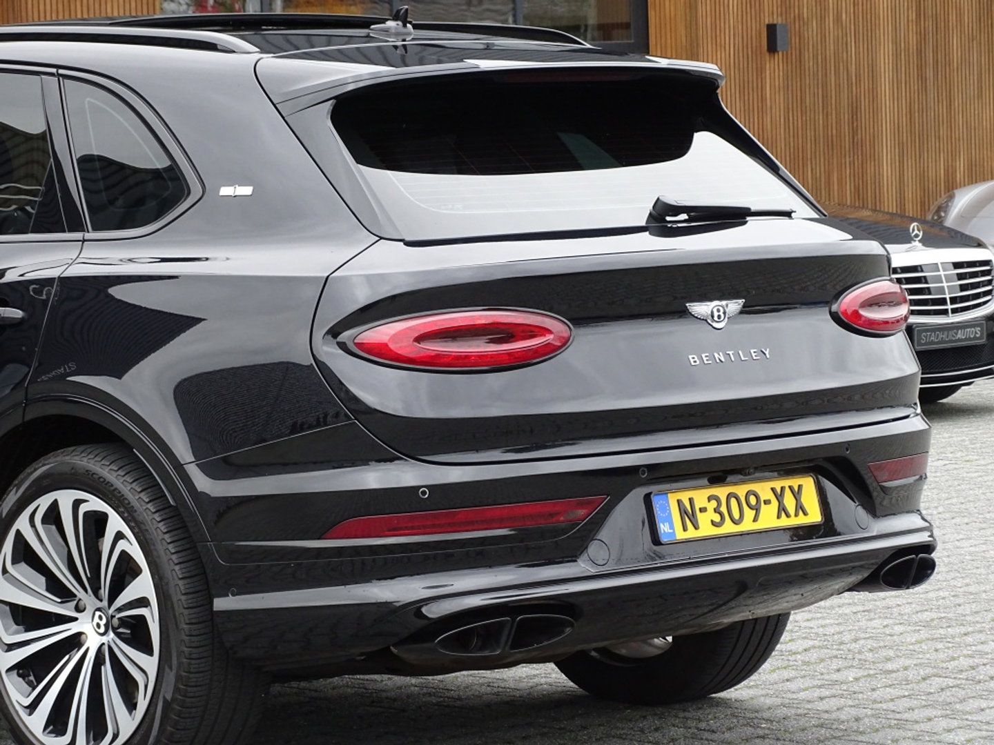 Bentley Bentayga 4.0 V8 550PK / Naim / 4-pers VIP / massage / black ed. / 360°