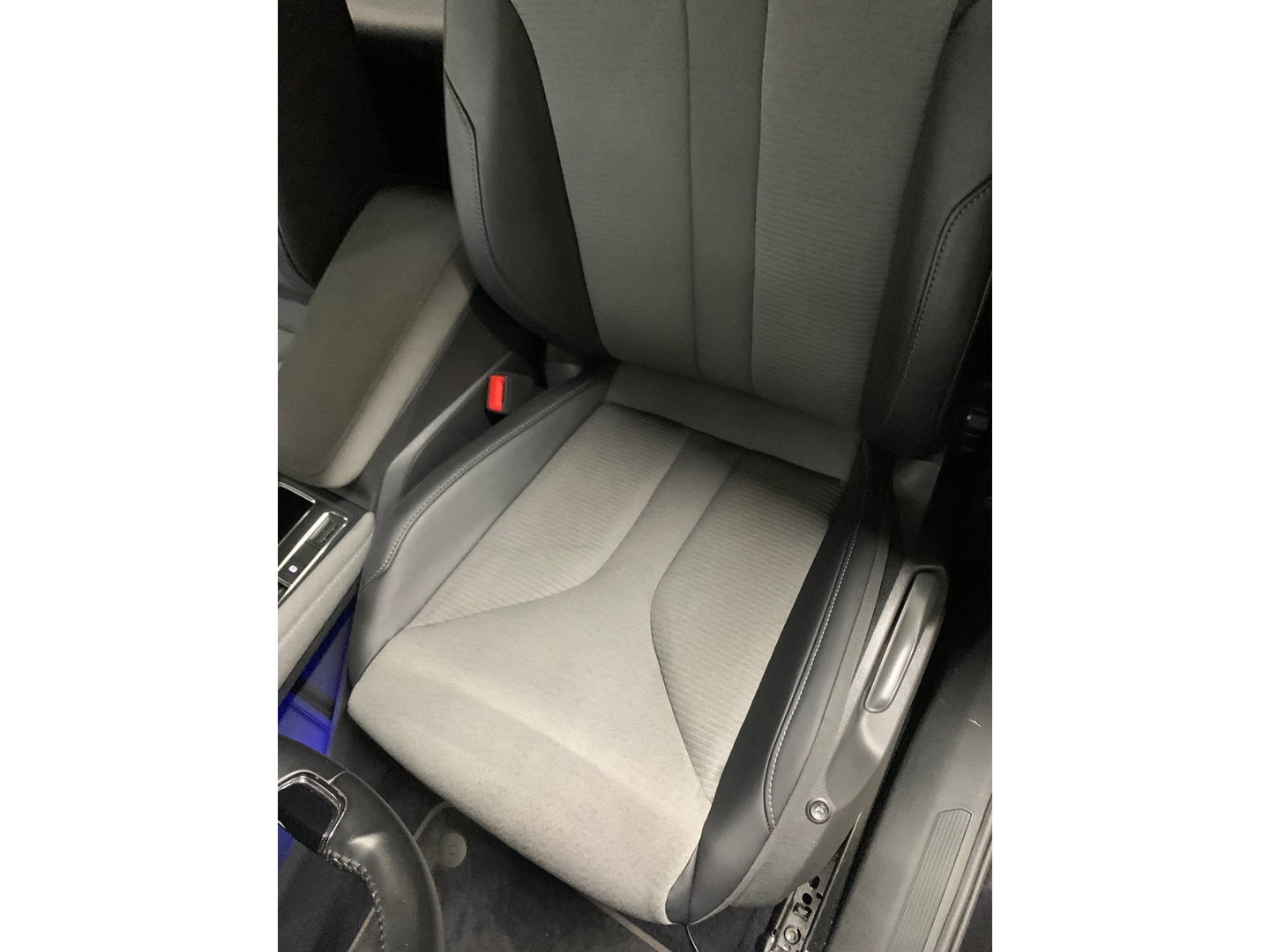 Škoda Enyaq iV 60 [ 3-Fase-11kW ] {SoH-88%} (INCL-BTW) *LEATHER-FABRIC | FULL-LED | DIGI-COCKPIT | CAMERA | KEYLESS | NAVI-FULLMAP | AMBIENTLIGHT | ECC | HEATED-COMFORTSEATS | PRIVACY-GLASS | DAB+ | PDC | CRUISE | 19"ALU*
