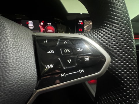 Volkswagen Golf 2.0 TSI GTI Pano|HuD|Trekhaak|Keyless|IQ|ACC