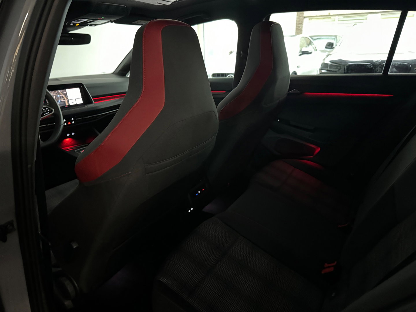 Volkswagen Golf 2.0 TSI GTI Pano|HuD|Trekhaak|Keyless|IQ|ACC