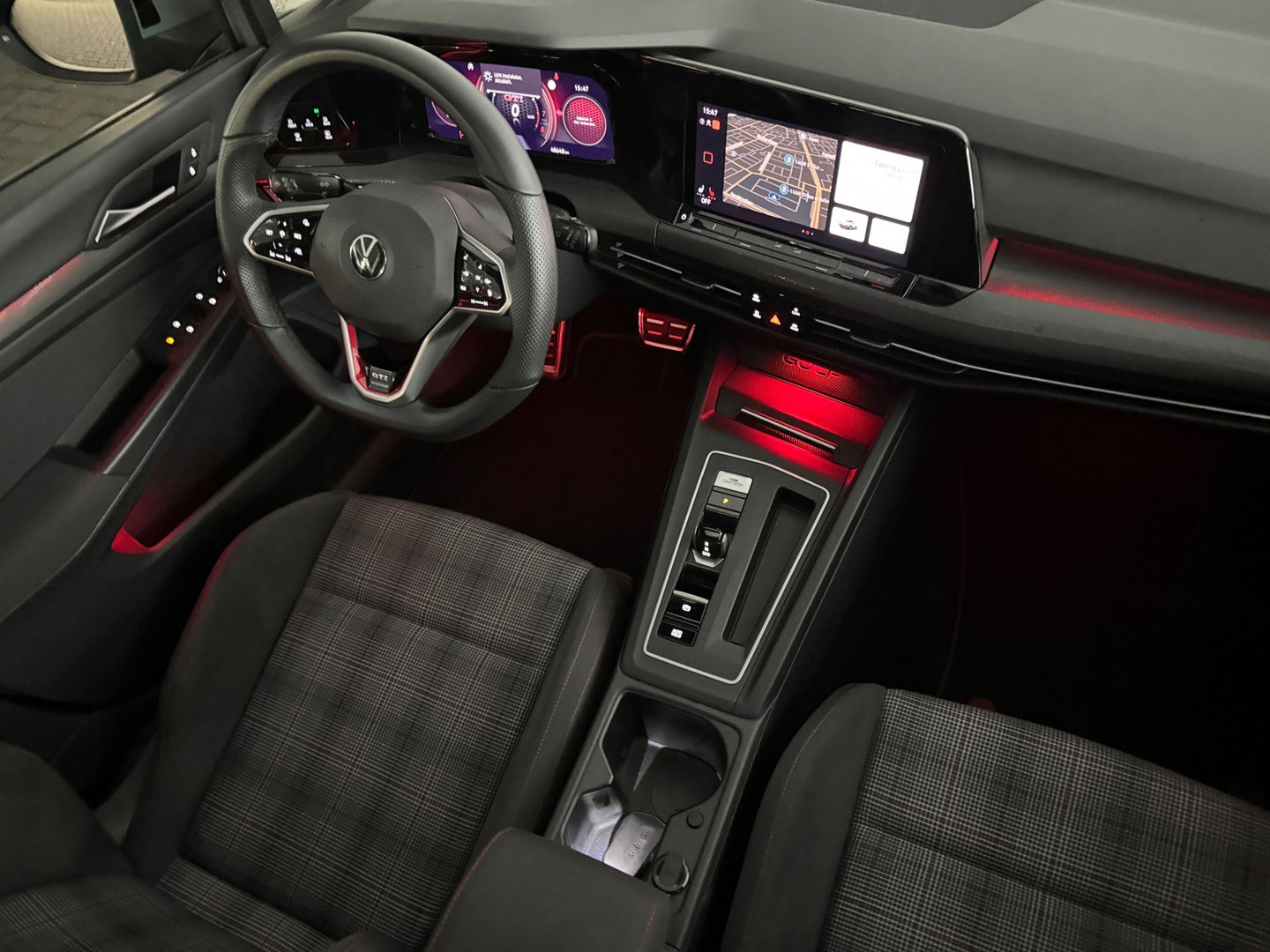 Volkswagen Golf 2.0 TSI GTI Pano|HuD|Trekhaak|Keyless|IQ|ACC