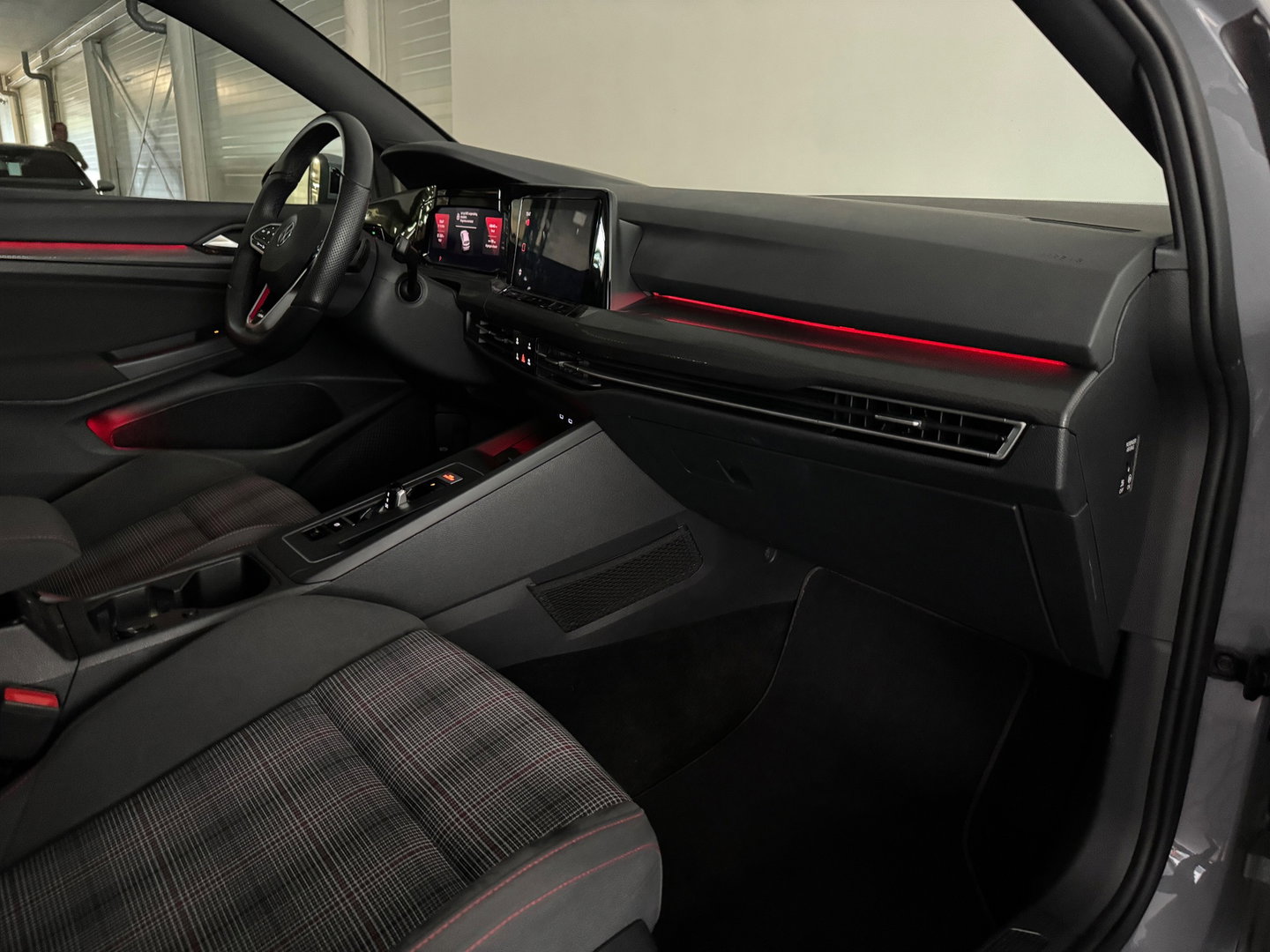 Volkswagen Golf 2.0 TSI GTI Pano|HuD|Trekhaak|Keyless|IQ|ACC