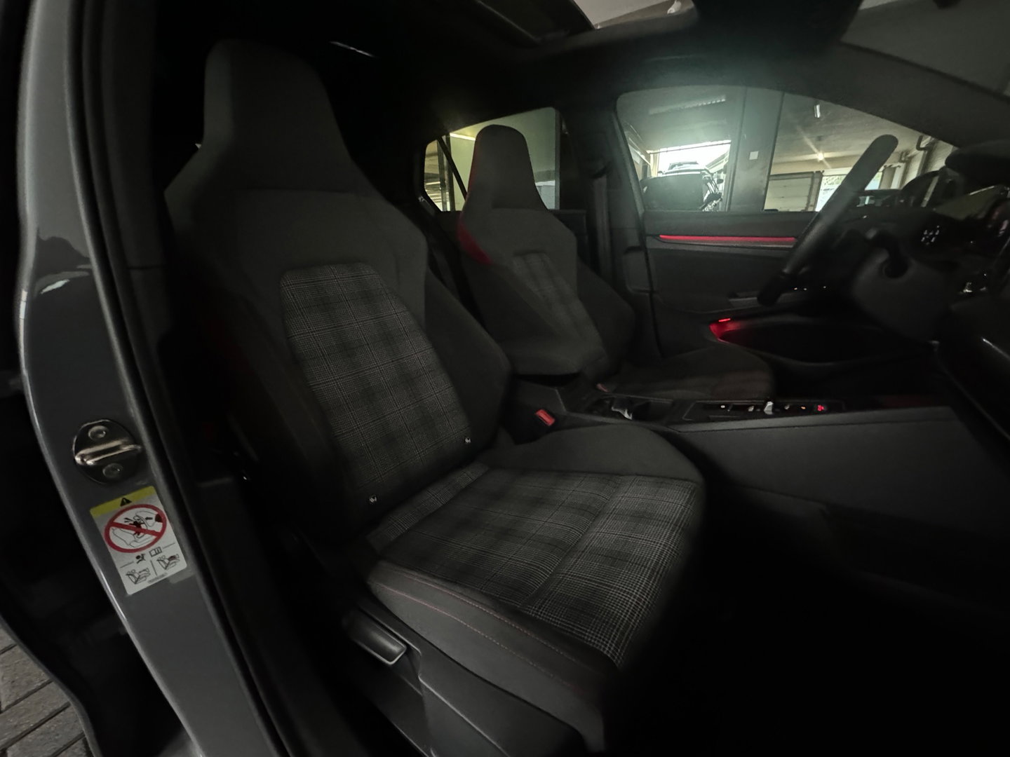 Volkswagen Golf 2.0 TSI GTI Pano|HuD|Trekhaak|Keyless|IQ|ACC