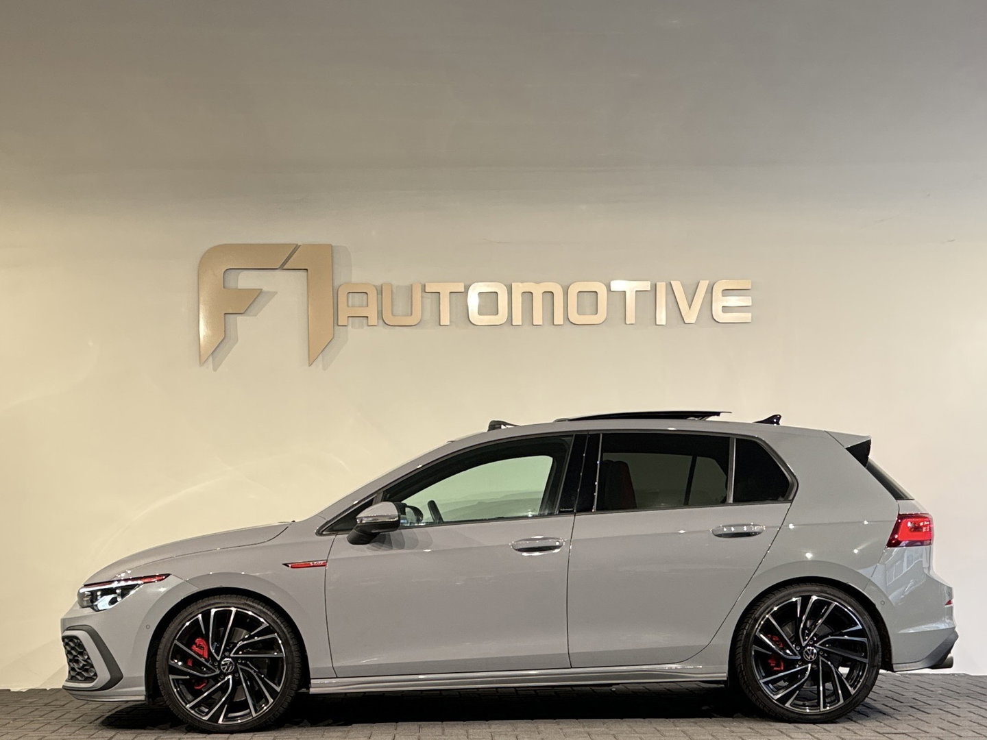 Volkswagen Golf 2.0 TSI GTI Pano|HuD|Trekhaak|Keyless|IQ|ACC