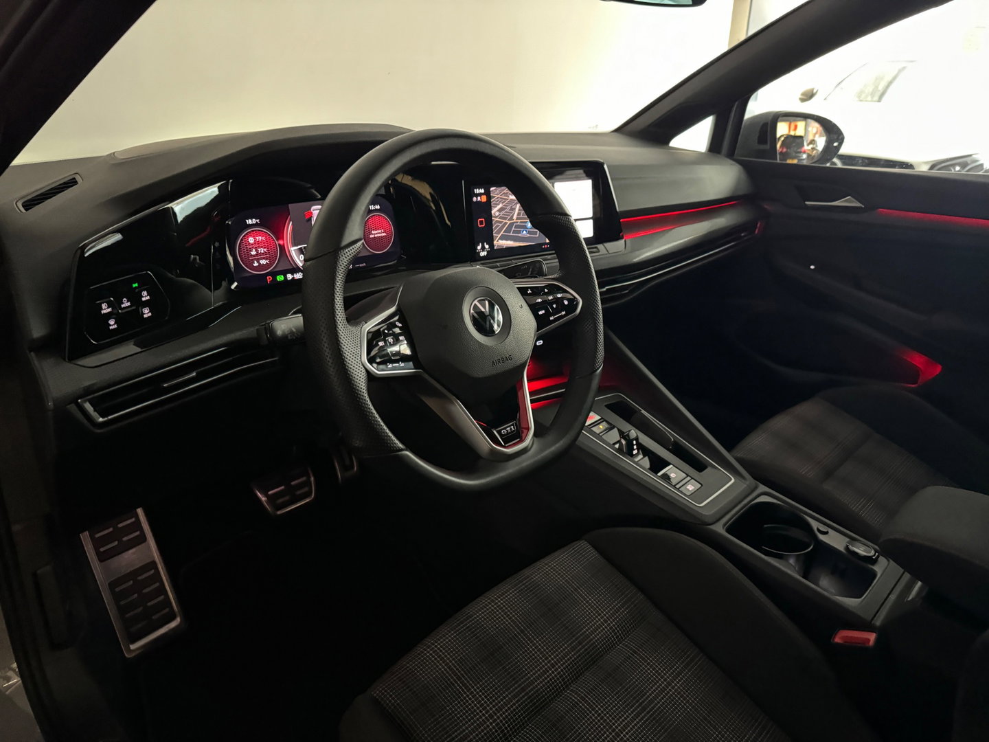 Volkswagen Golf 2.0 TSI GTI Pano|HuD|Trekhaak|Keyless|IQ|ACC