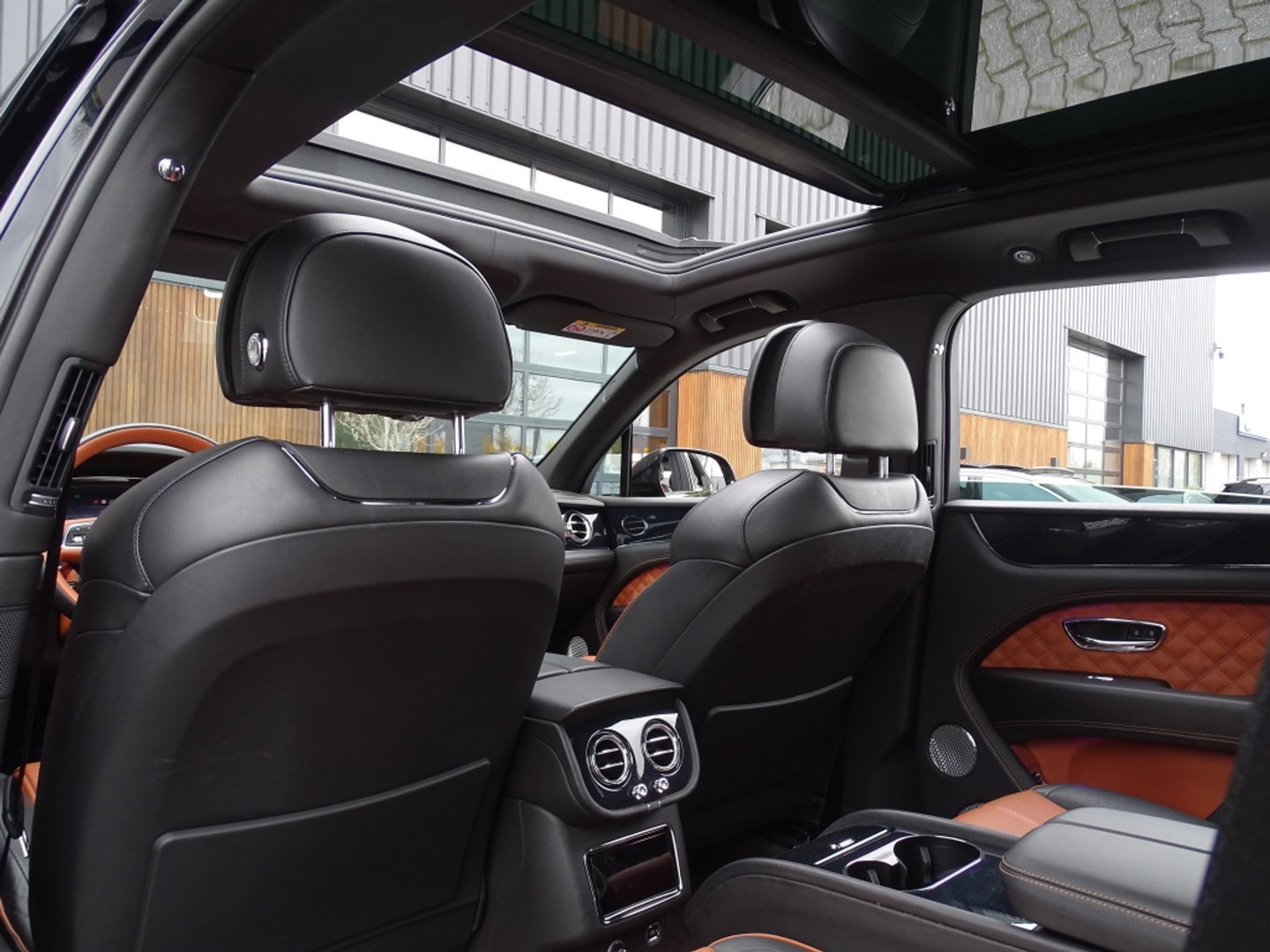Bentley Bentayga 4.0 V8 550PK / Naim / 4-pers VIP / massage / black ed. / 360°
