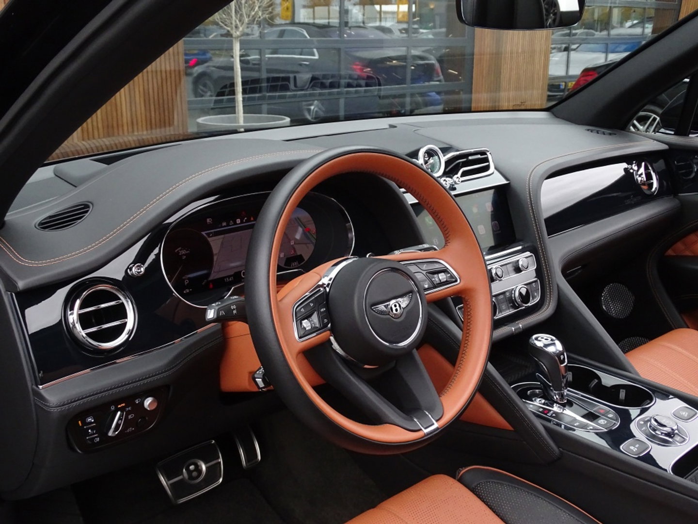 Bentley Bentayga 4.0 V8 550PK / Naim / 4-pers VIP / massage / black ed. / 360°