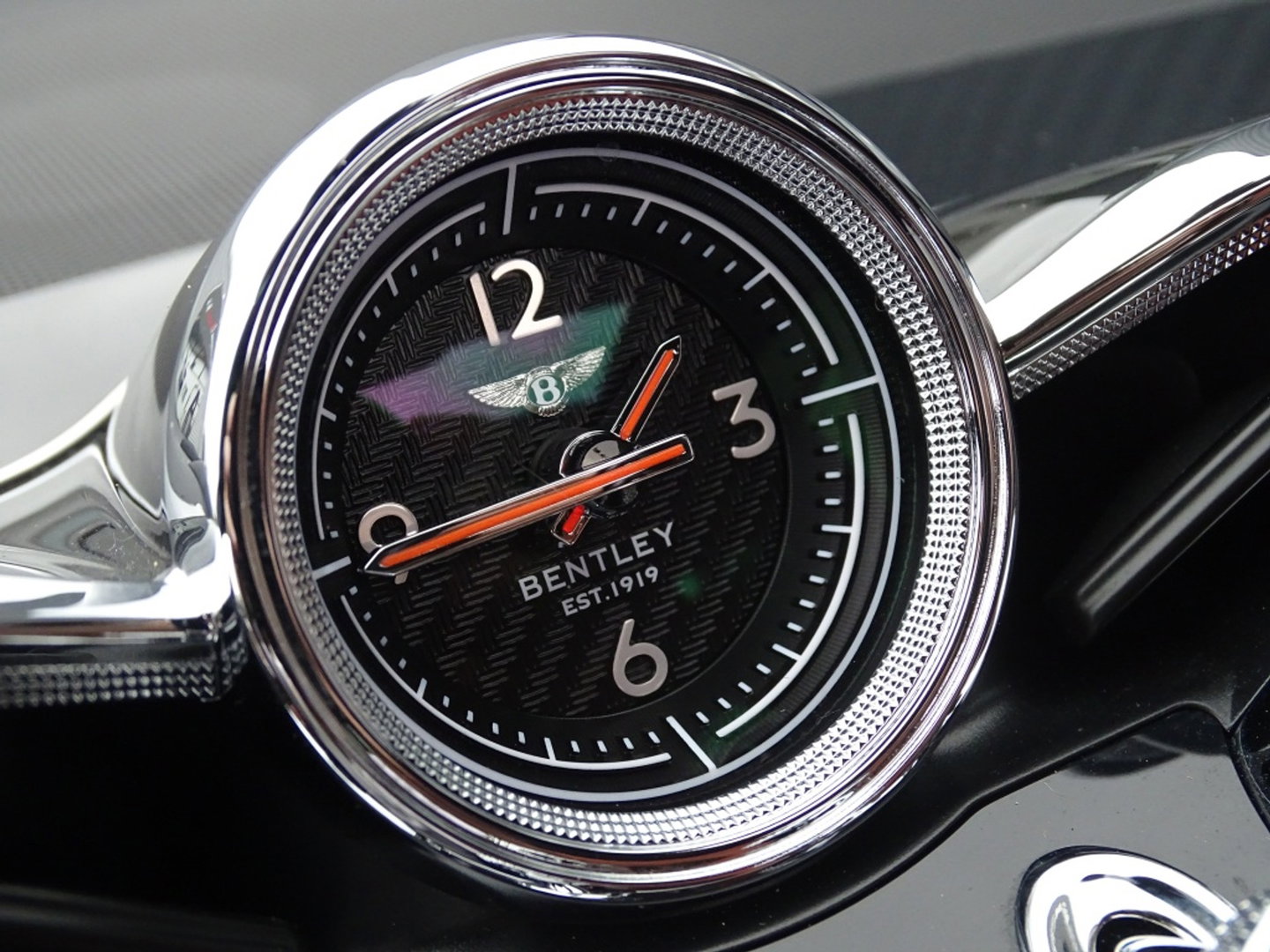 Bentley Bentayga 4.0 V8 550PK / Naim / 4-pers VIP / massage / black ed. / 360°